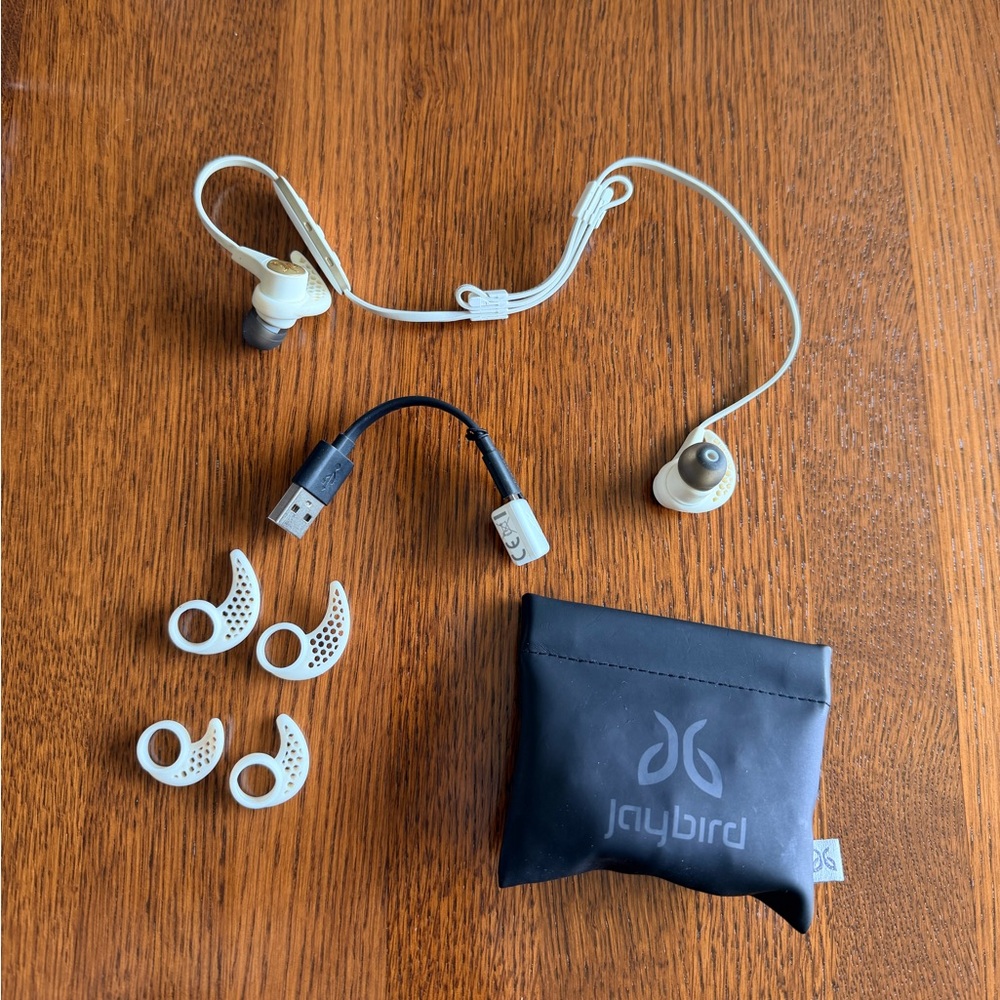 Jaybird Wireless Earbuds with Carry Pouch - White